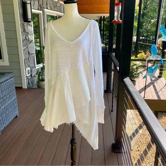 FREE PEOPLE🌸 XS—oversized💕mini dress/ tunic. Snow White & off-white colors! 🌸 - Picture 8 of 16